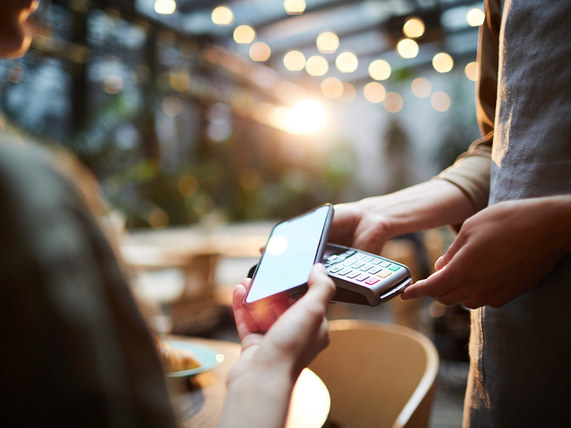 El pago móvil, una opción cada vez más recurrente para los clientes de Caixa Popular